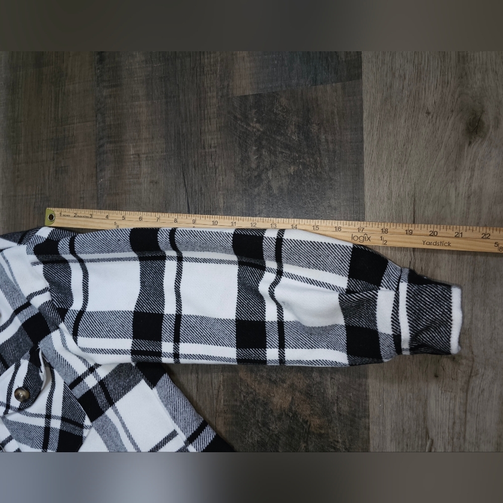 Love Tree, Plaid Women's Shacket - Black and White, Size Small, NWOT - Picture 7 of 9